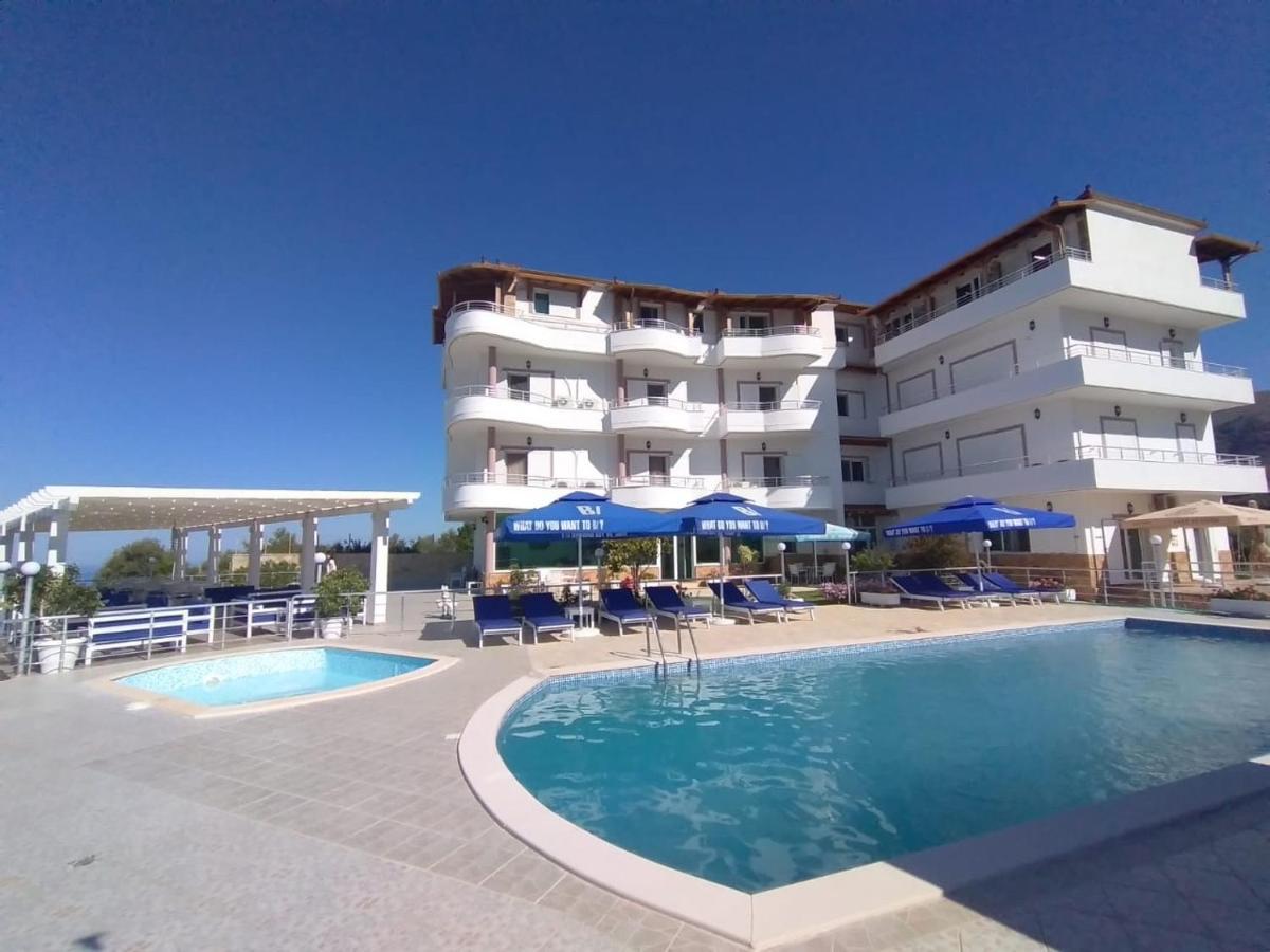 Hotel Vila Kafe Lukove Luaran gambar