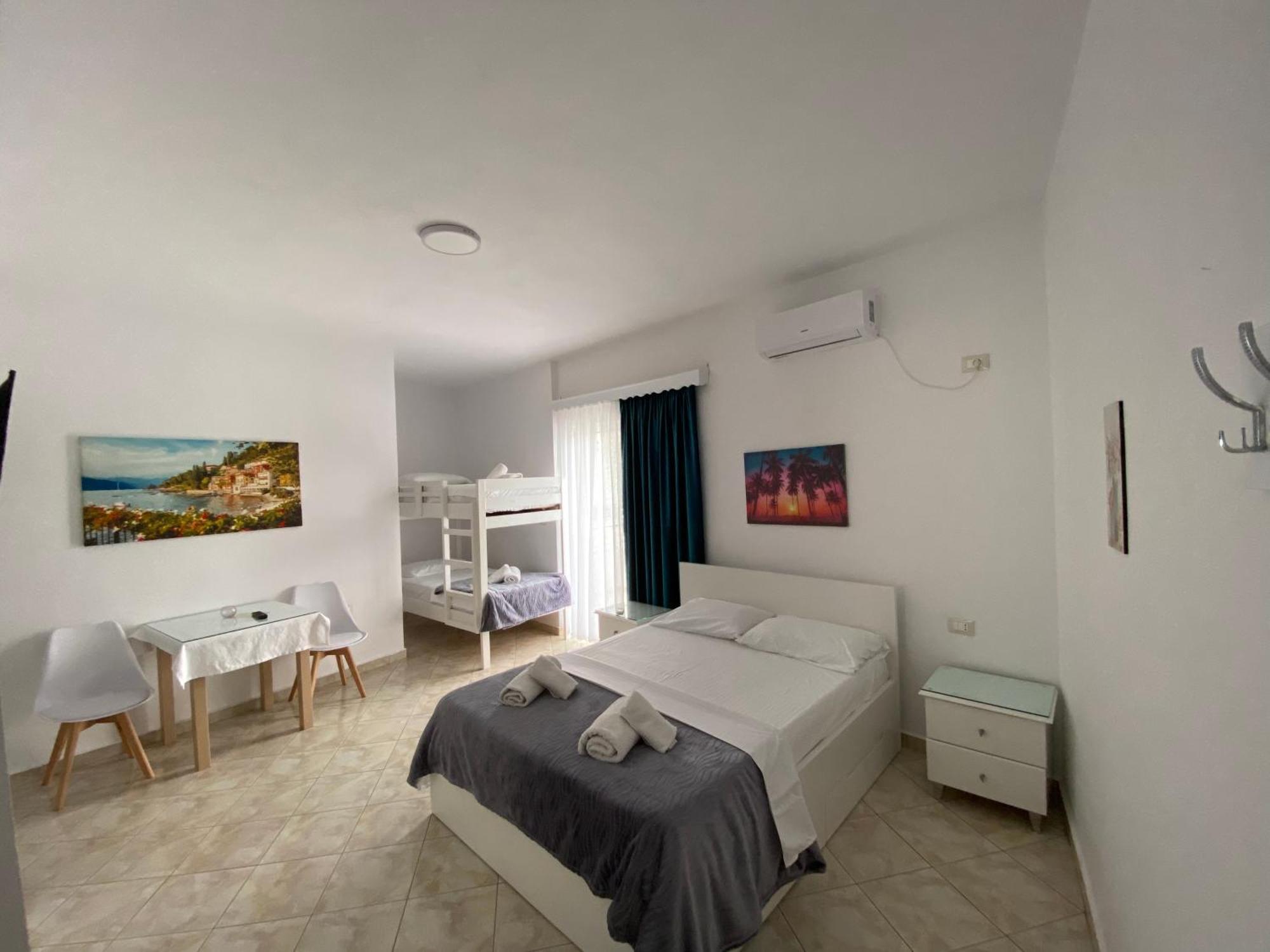 Hotel Vila Kafe Lukove Luaran gambar