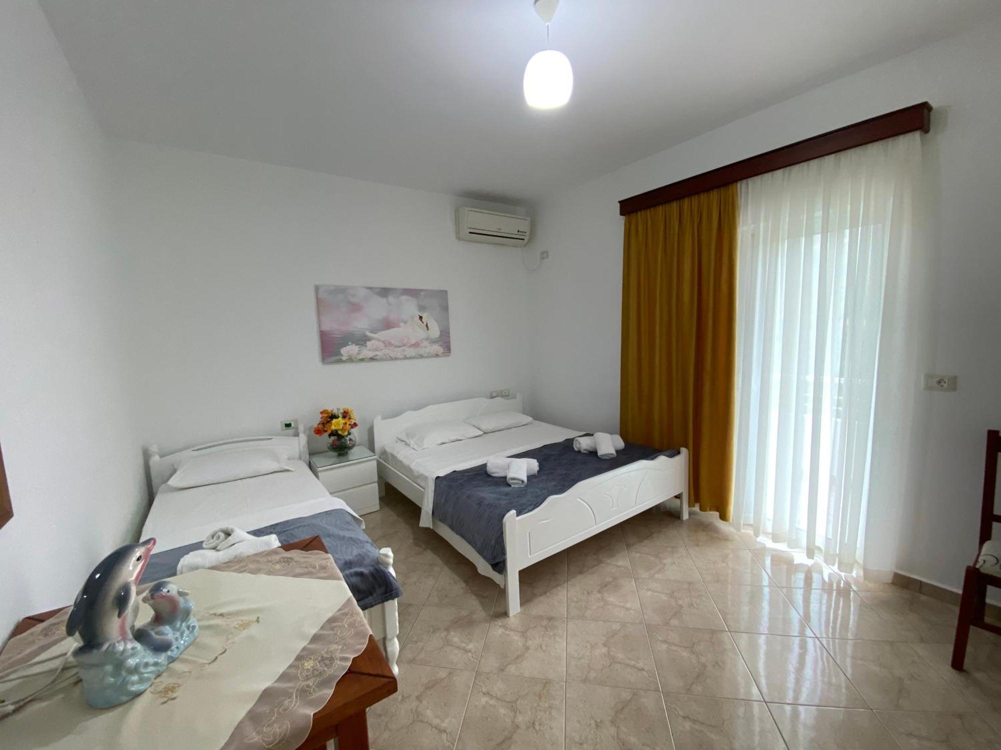 Hotel Vila Kafe Lukove Luaran gambar