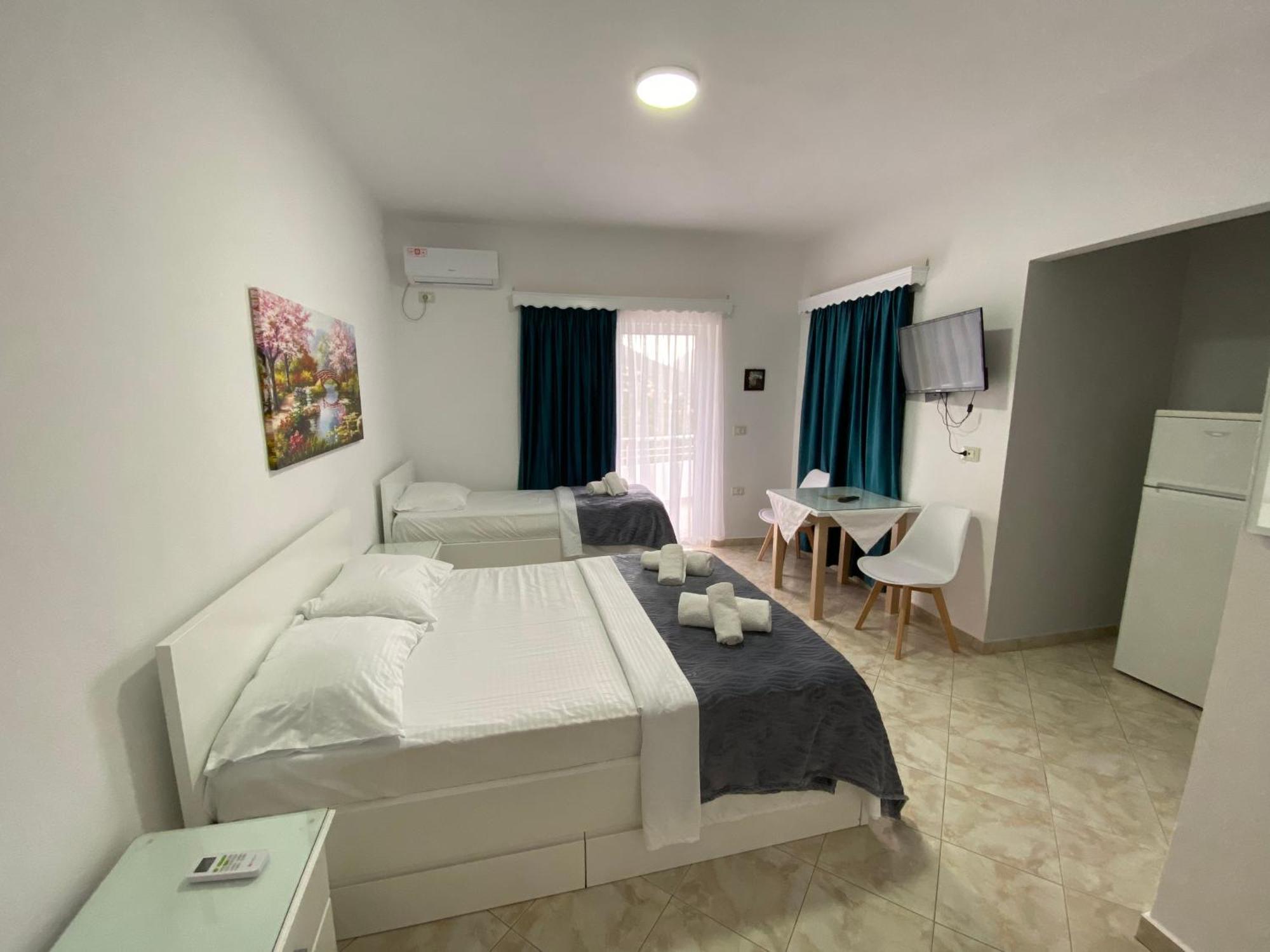 Hotel Vila Kafe Lukove Luaran gambar