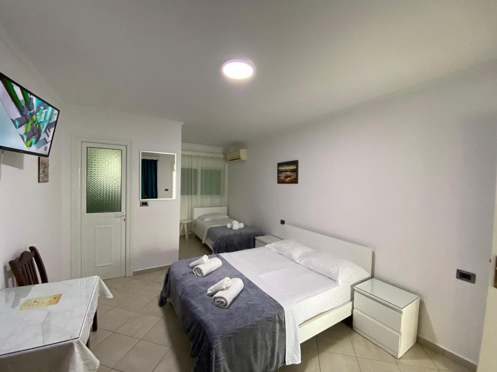 Hotel Vila Kafe Lukove Luaran gambar