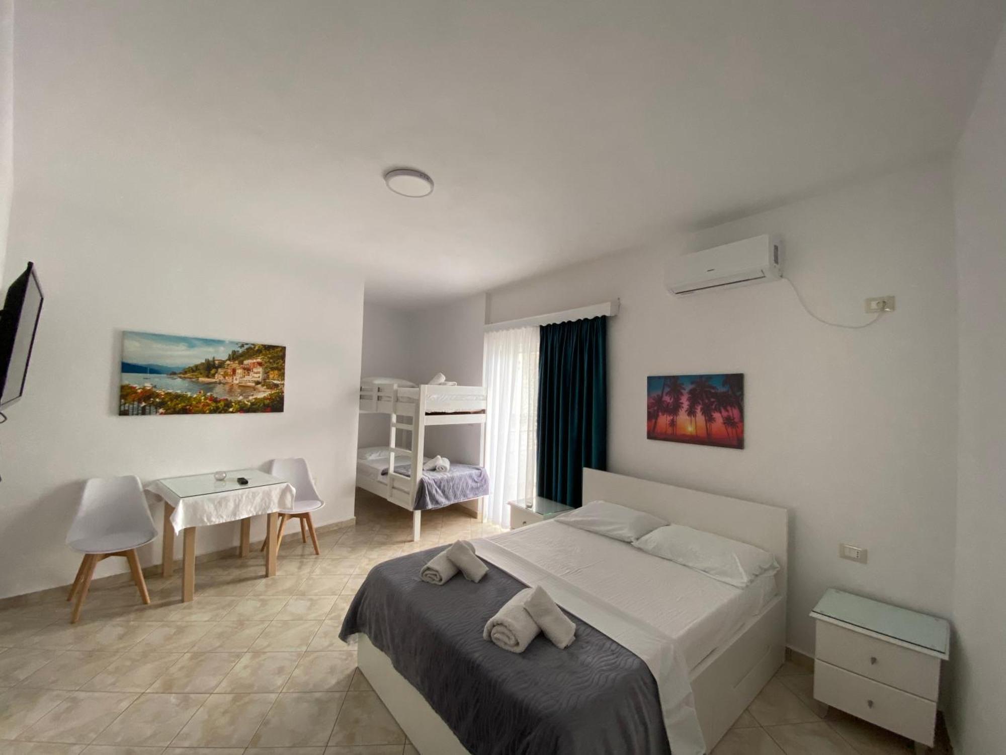 Hotel Vila Kafe Lukove Luaran gambar