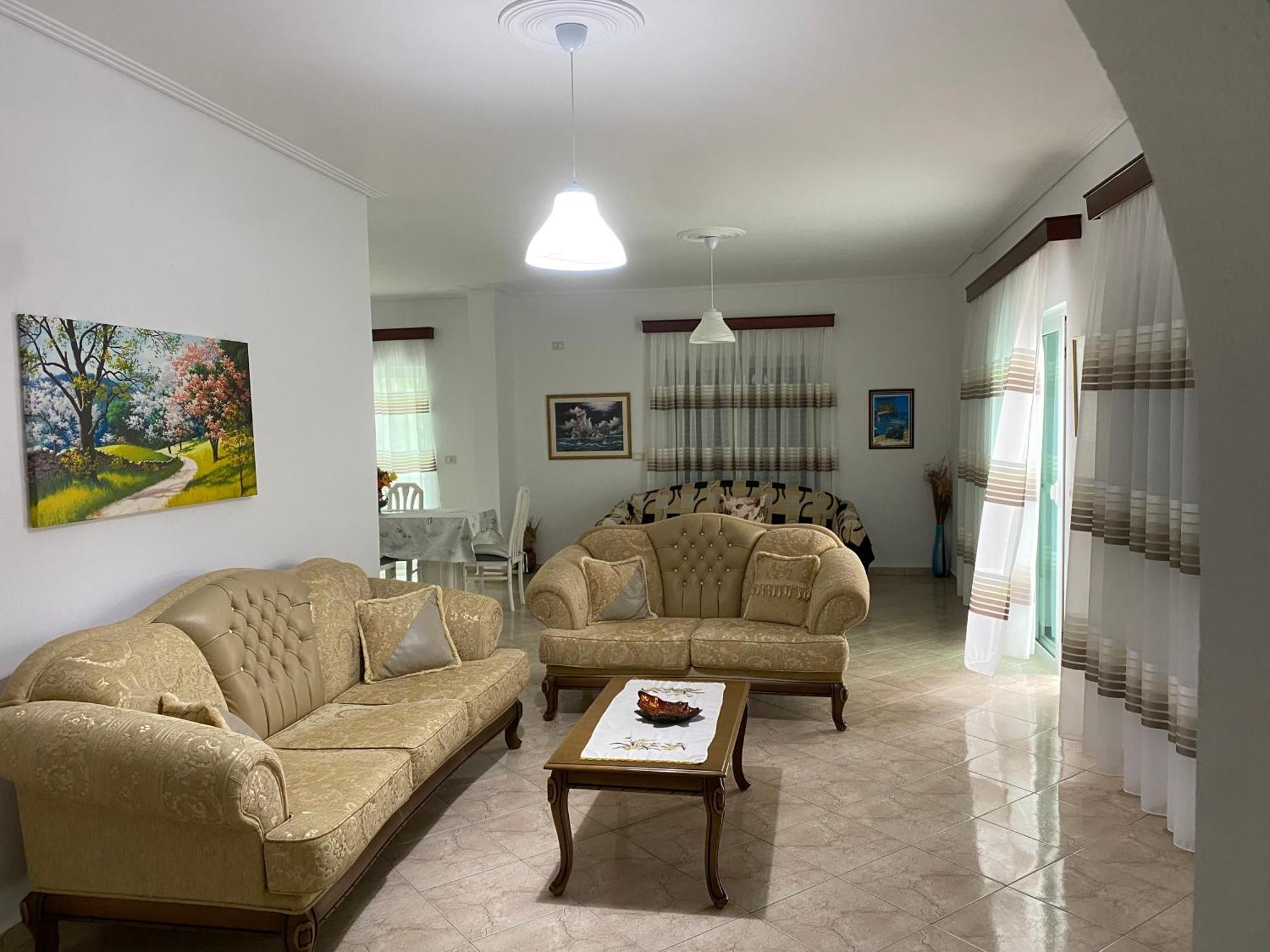 Hotel Vila Kafe Lukove Luaran gambar
