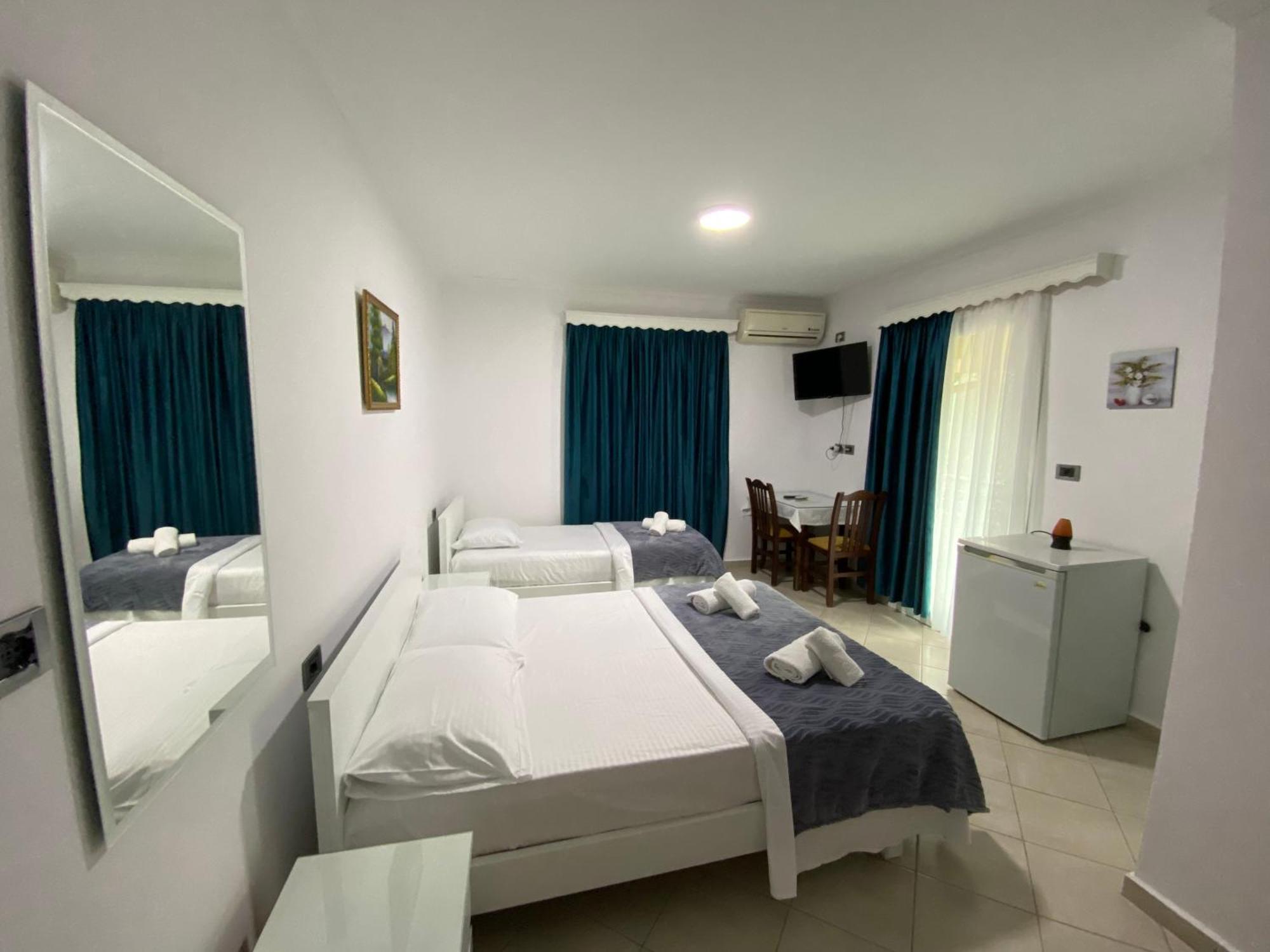 Hotel Vila Kafe Lukove Luaran gambar