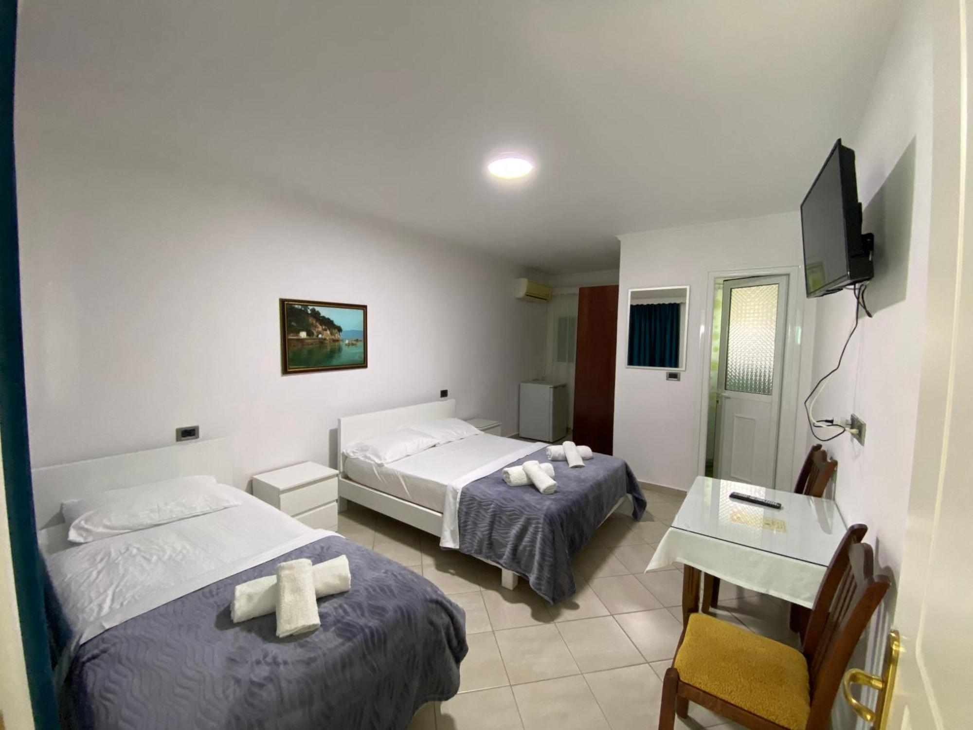 Hotel Vila Kafe Lukove Luaran gambar