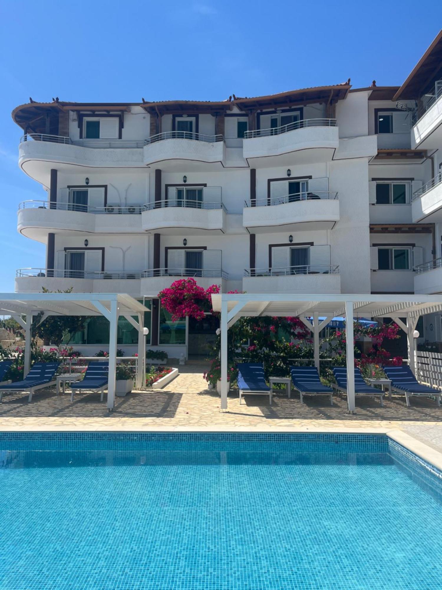 Hotel Vila Kafe Lukove Luaran gambar