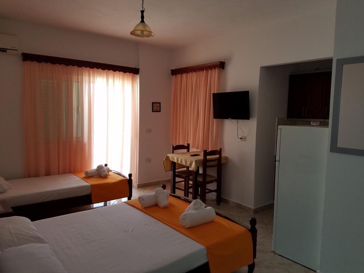 Hotel Vila Kafe Lukove Luaran gambar