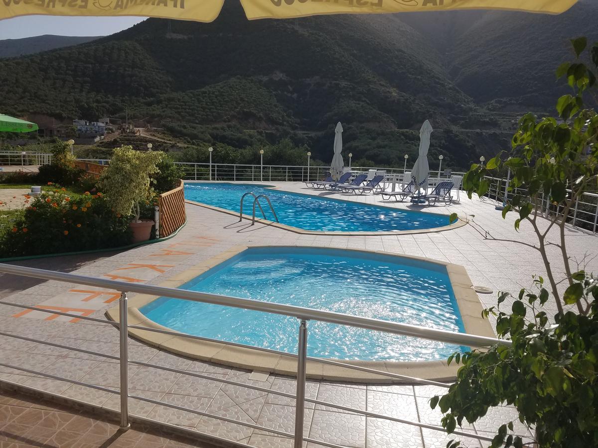 Hotel Vila Kafe Lukove Luaran gambar