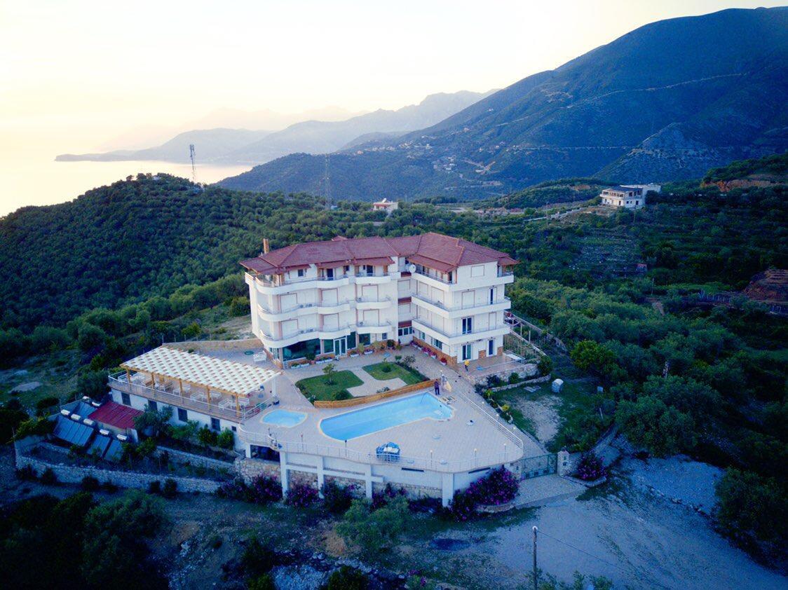 Hotel Vila Kafe Lukove Luaran gambar
