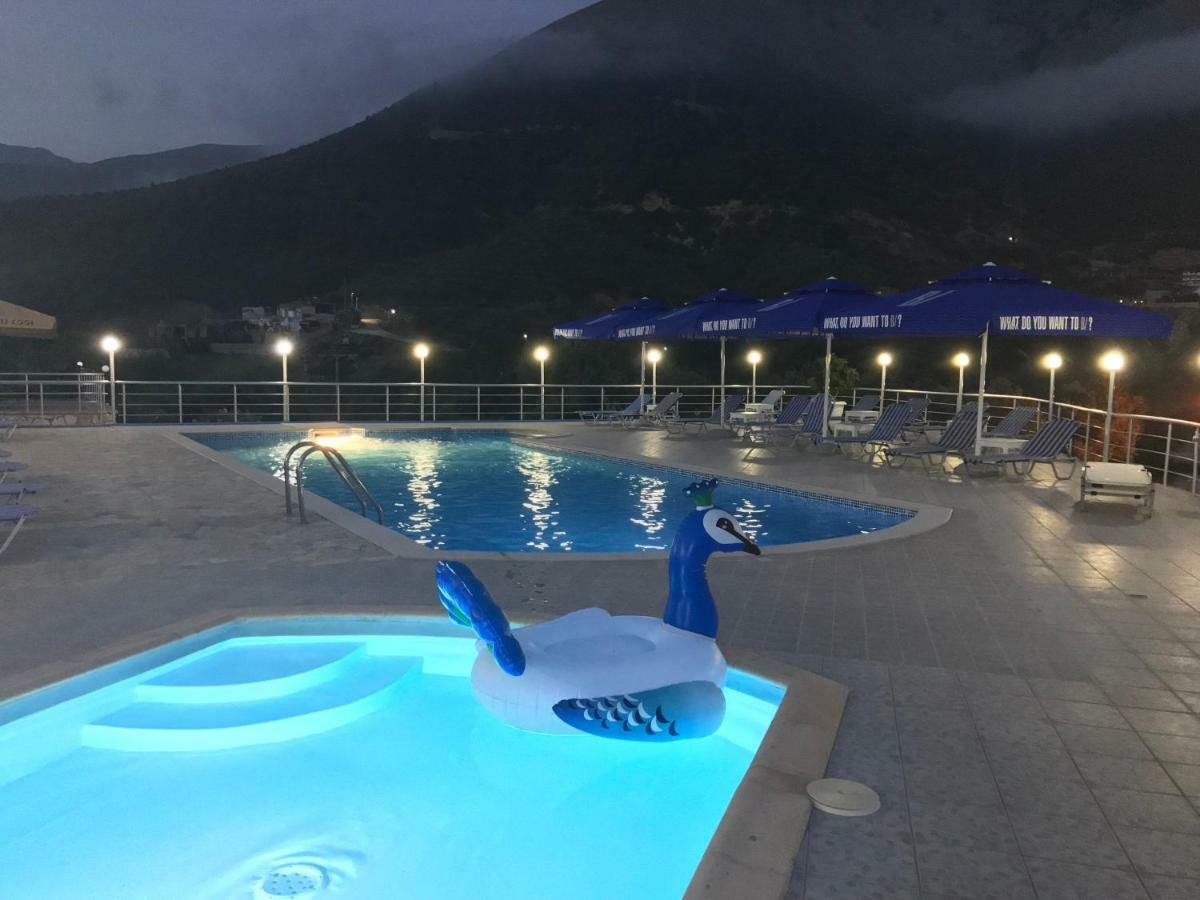 Hotel Vila Kafe Lukove Luaran gambar