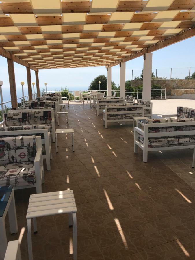 Hotel Vila Kafe Lukove Luaran gambar