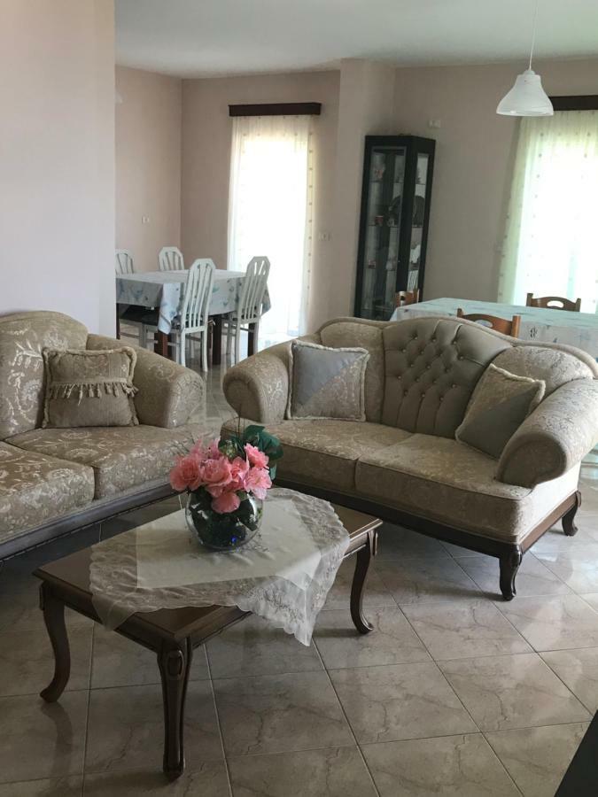 Hotel Vila Kafe Lukove Luaran gambar